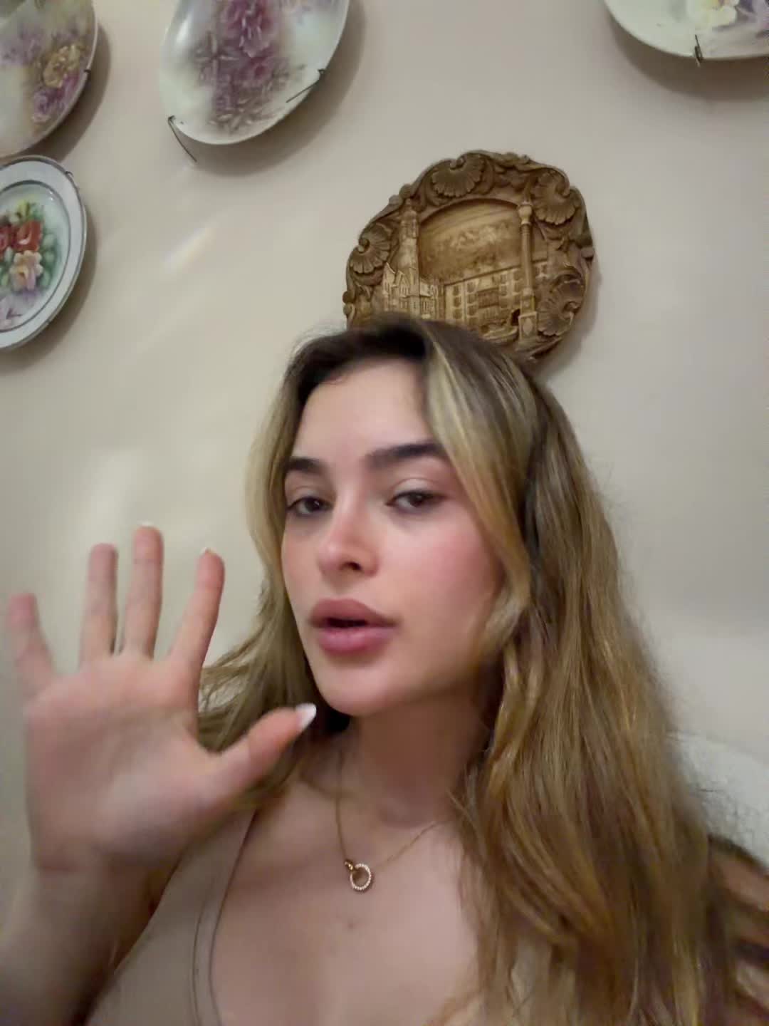 emilyhopnerr - Video 132